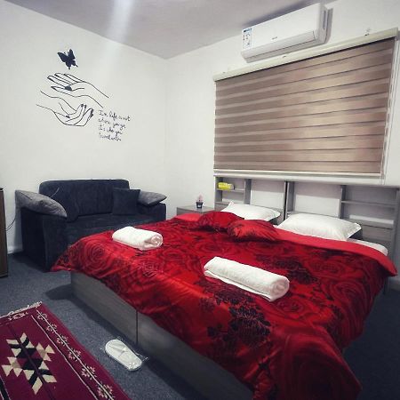 Petra B12 Hostel Wadi Musa Bagian luar foto